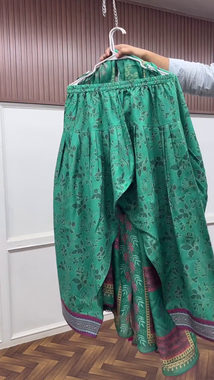 Women with Hand Embroidery | Traditional Winter Wear | Ethnic Kashmiri Outfit - Image 7