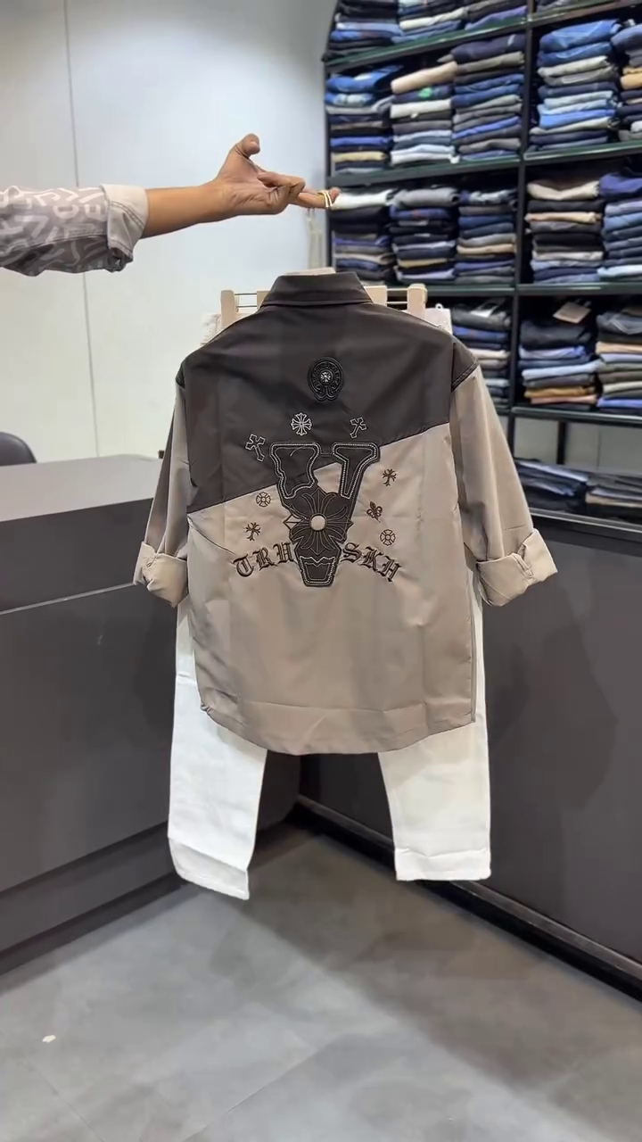 Men Slim Fit Opaque Printed Casual Shirt