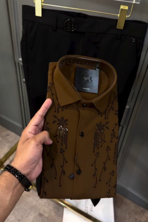 Men Comfort Fit Textured Spread Collar Casual Shirt