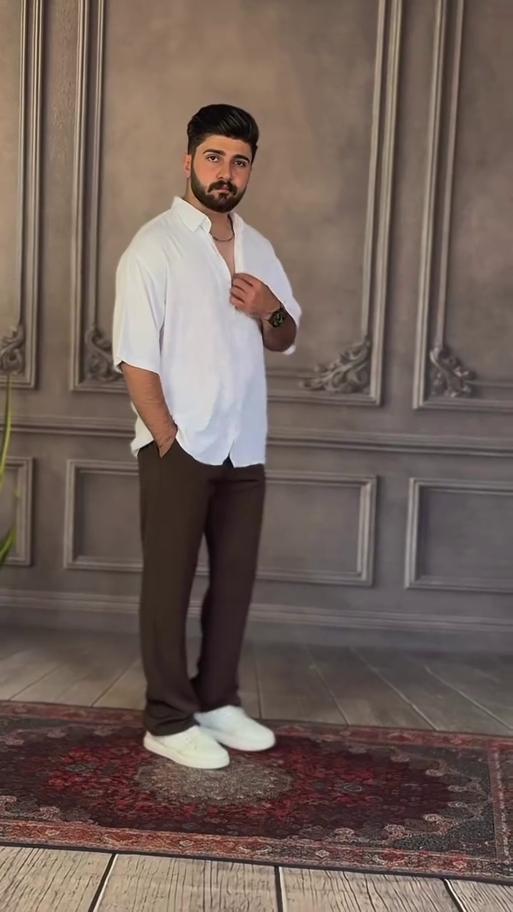 Men Oversized Fit Solid Spread Collar Casual Shirt