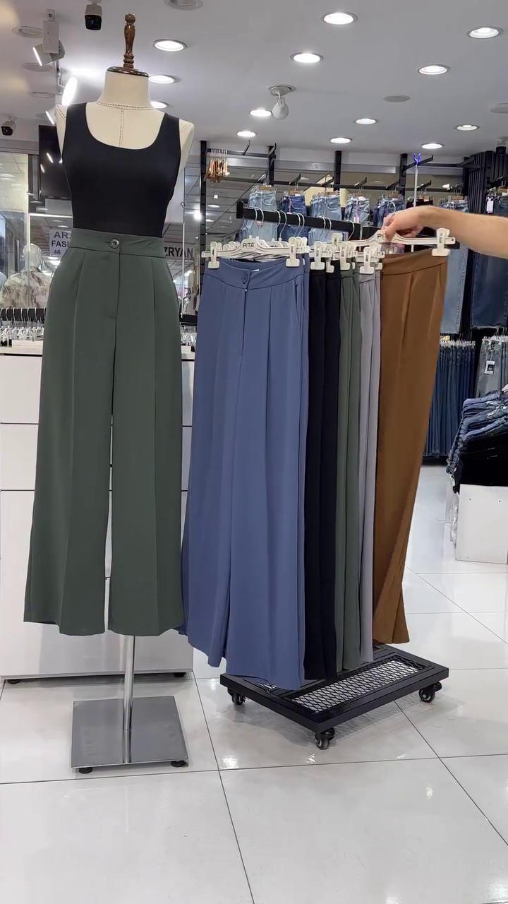 Women Green Solid Trousers