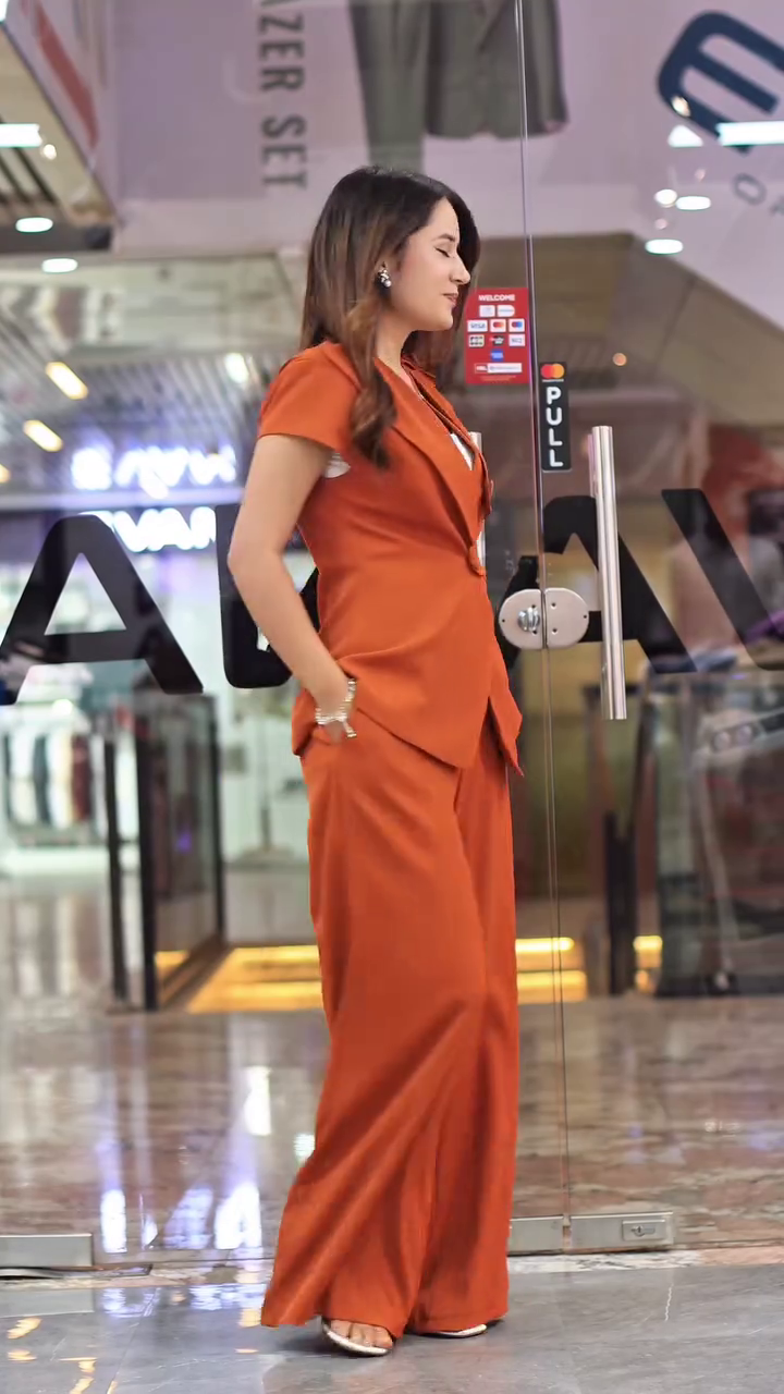 Sleeveless Blazer & Trousers Co-Ords - Image 9