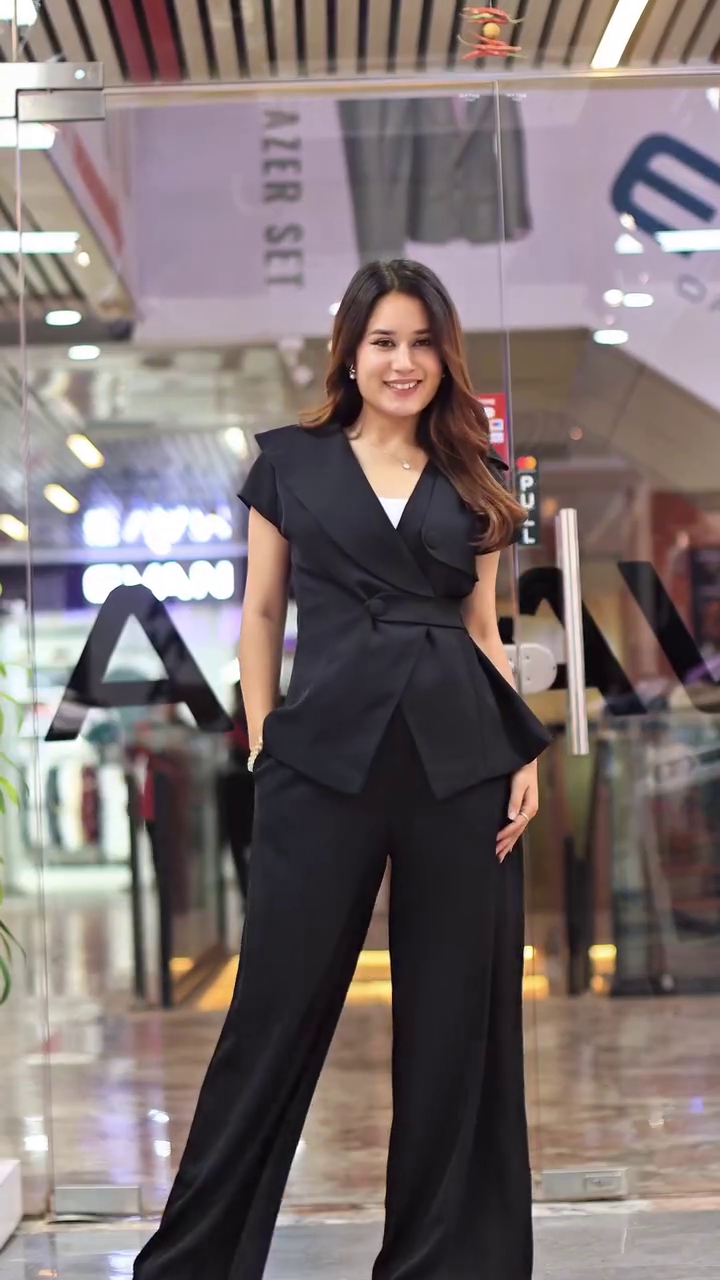 Sleeveless Blazer & Trousers Co-Ords - Image 5